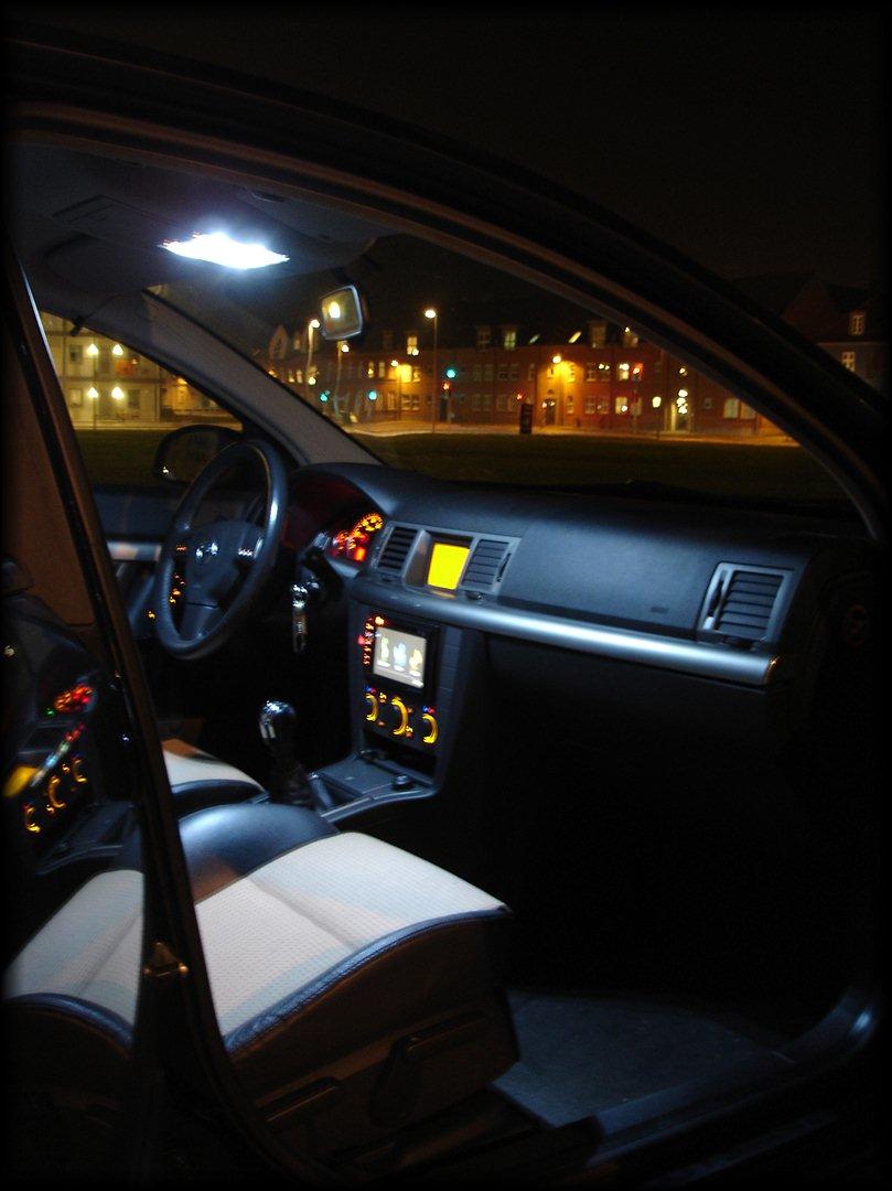 Opel Vectra C 2.2 DTi GTS - LED kabinebelysning billede 13