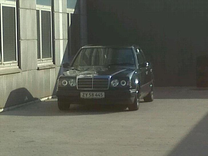 Mercedes Benz 300E SOLGT billede 1