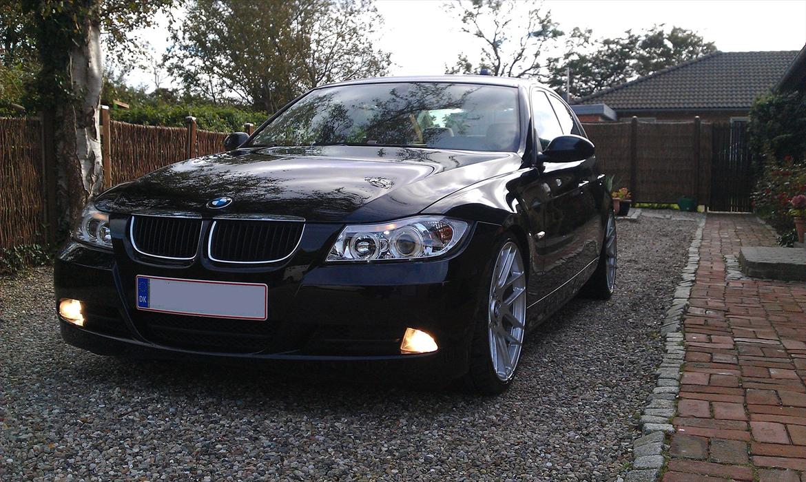 BMW 320i E90 *Solgt billede 2