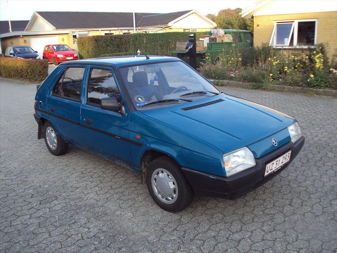 Skoda Favorit 135L [SKROTTET] - Højreside billede 2