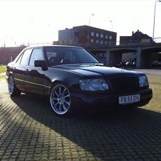 Mercedes Benz W124 300E-24
