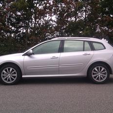 Renault Laguna III Sport Tourer 2,0 dCi GT