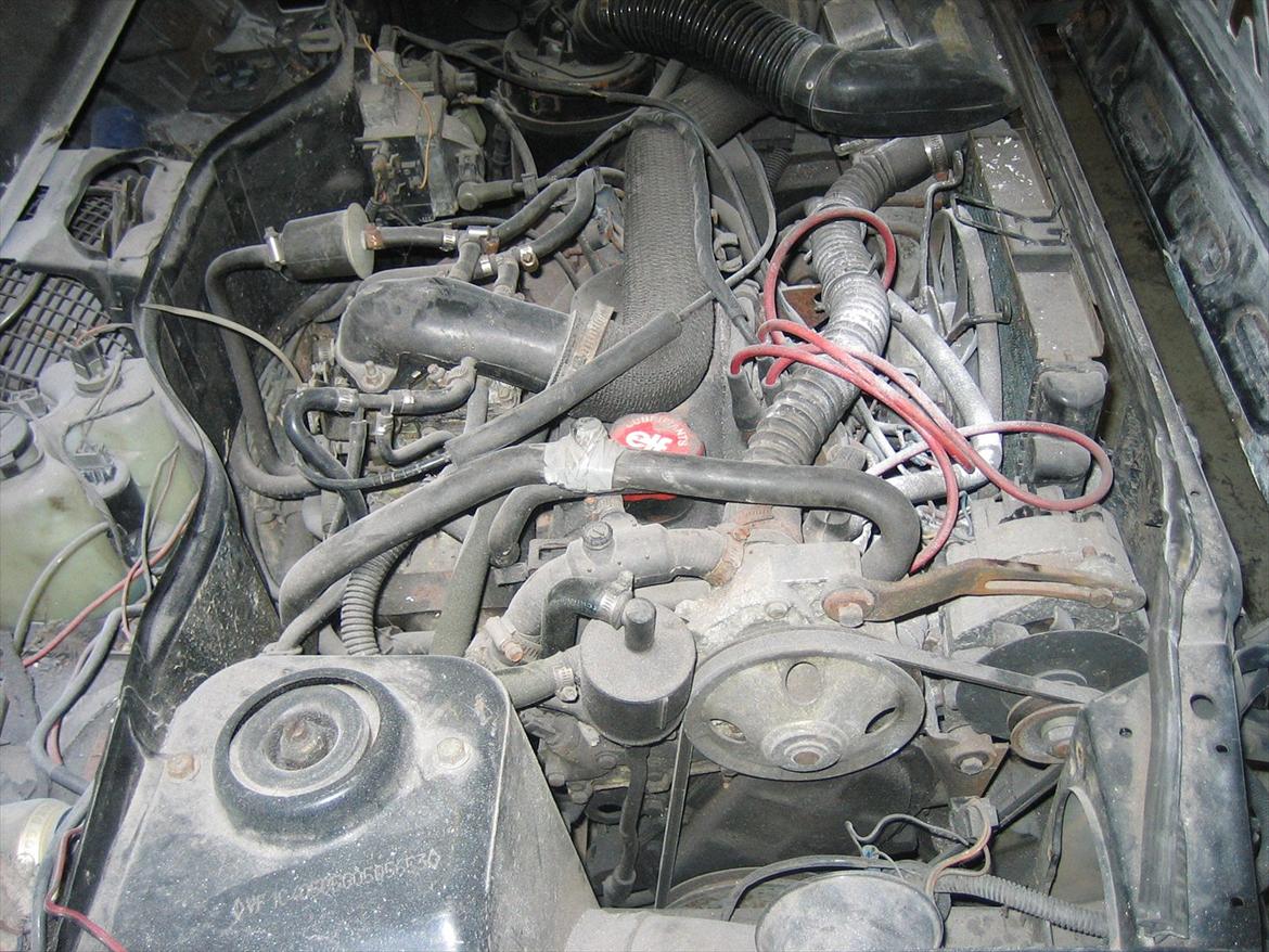Renault 5 GT TURBO - Motorrummet før opbygning billede 4