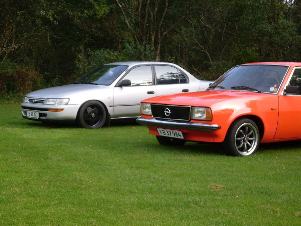 Toyota corolla 1,3 sedan beat - sammen med en ven´s  billede 2