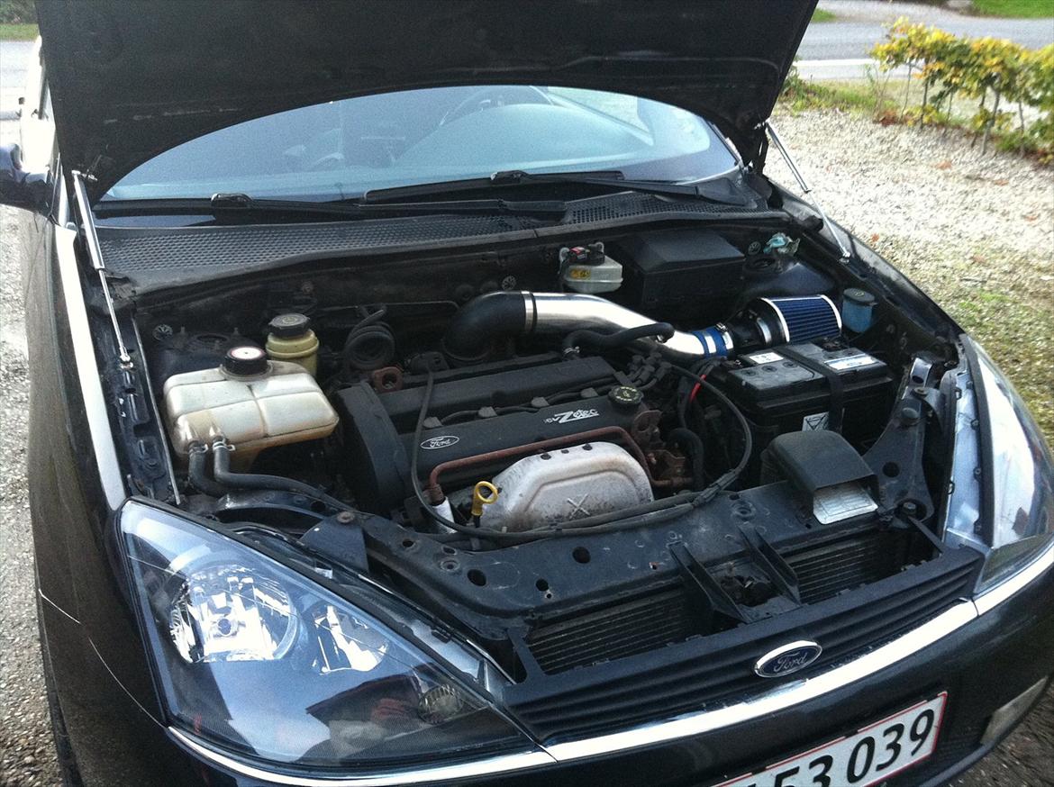 Ford Focus St.car Ghia - Motorrum med hoodlift. billede 4