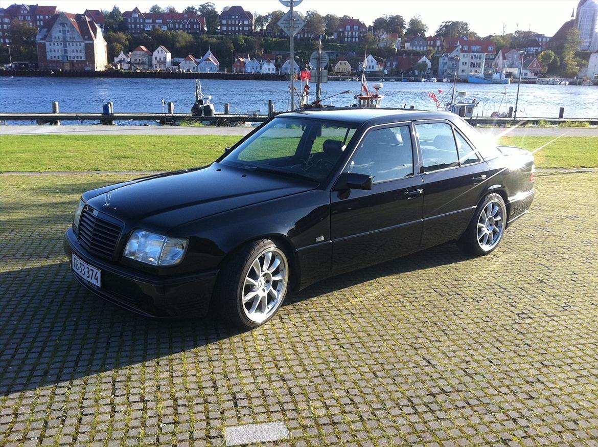 Mercedes Benz W124 300E-24 billede 1