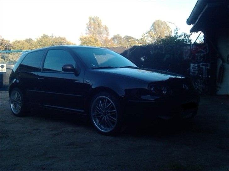 VW Golf 4 GTI - De nye sommerfælge som blev monteret på værkstedet. billede 2