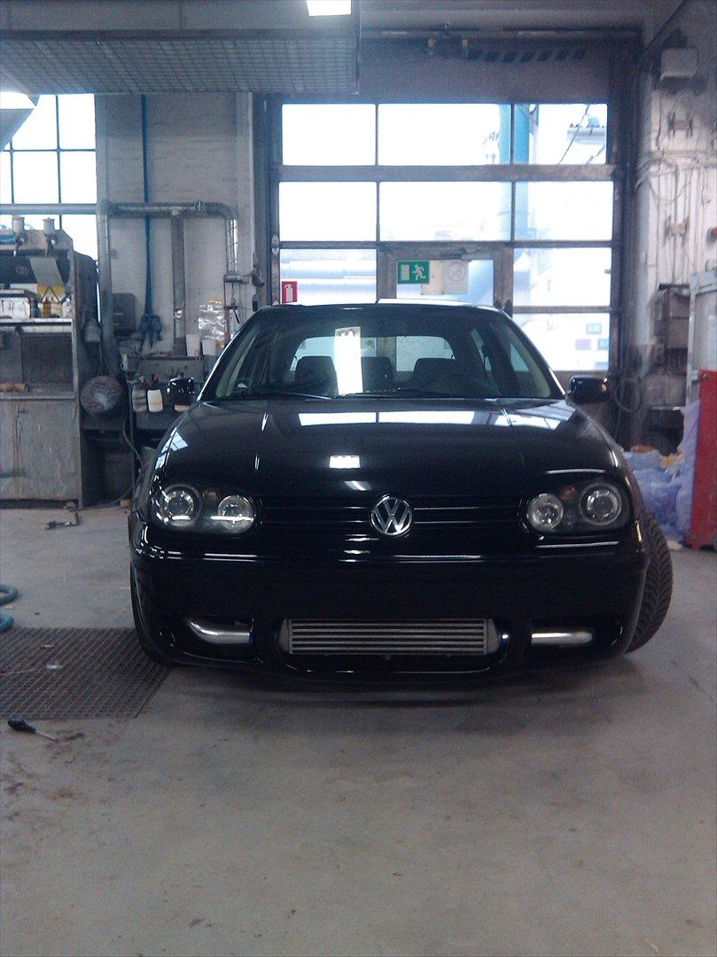 VW Golf 4 GTI - R32 kofangeren samt siderskørterne, lige kommet ud af malerkabinen:) billede 3