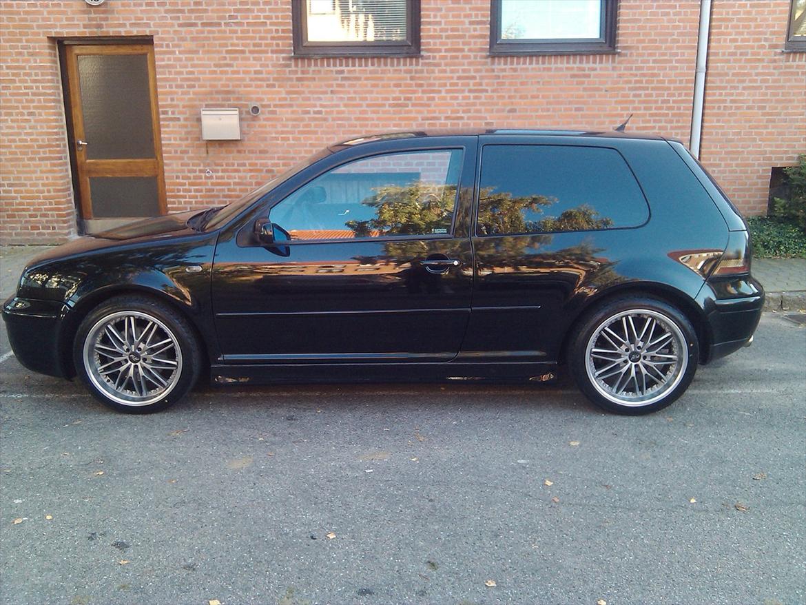 VW Golf 4 GTI - Mine nye R32 sideskørter:) billede 11