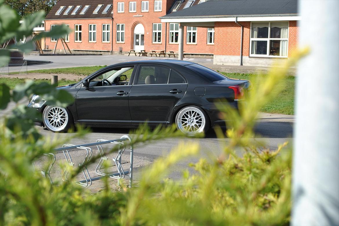 Toyota Avensis SOLGT billede 1