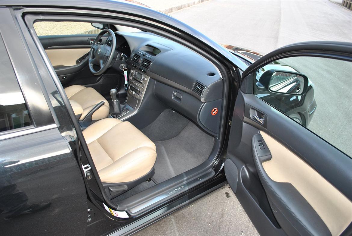 Toyota Avensis SOLGT billede 14