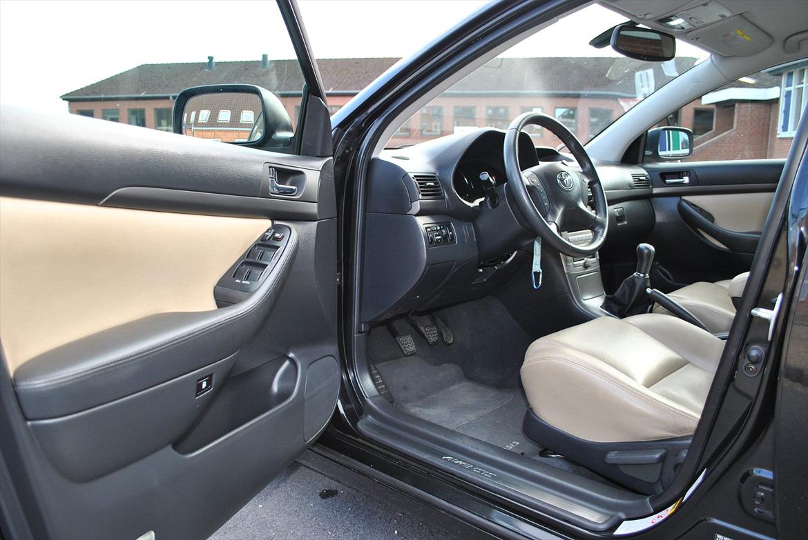 Toyota Avensis SOLGT billede 17