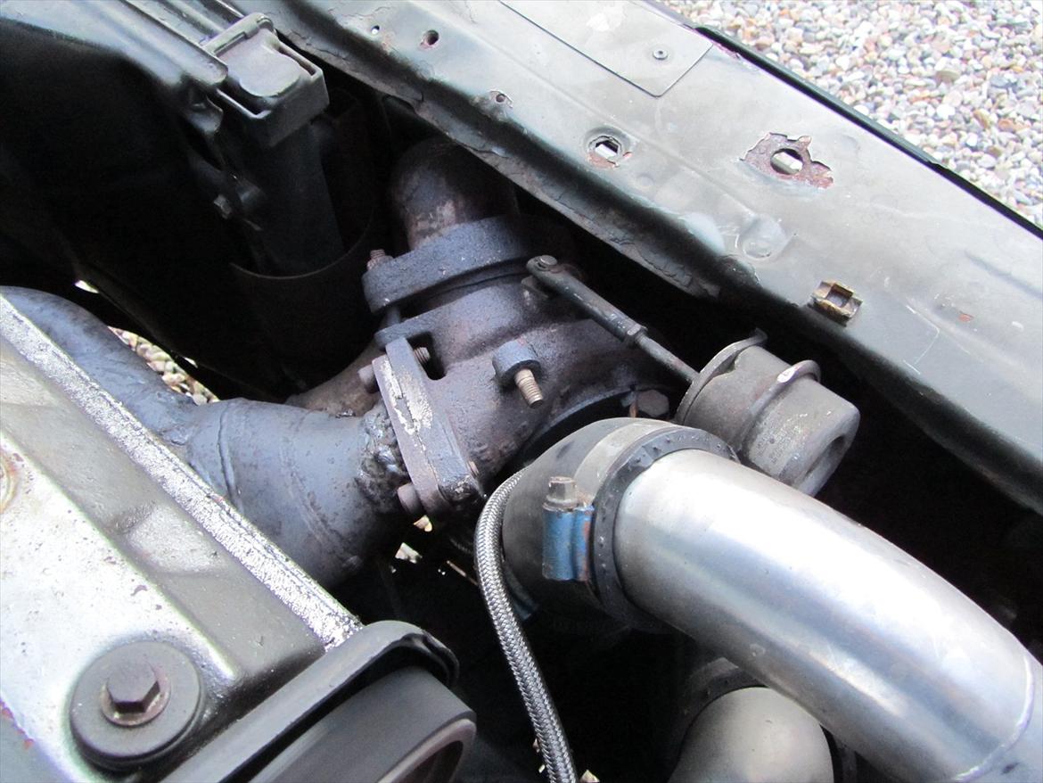 VW polo hit - Der er kun lige plads til turbo´en, hvilket har resulteret i et temmelig anderledes rørføring billede 8