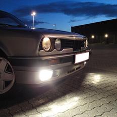 BMW E30 320i