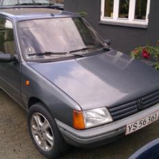 Peugeot 205 XRI
