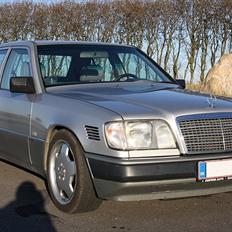 Mercedes Benz 260E - W124