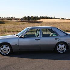 Mercedes Benz 260E - W124