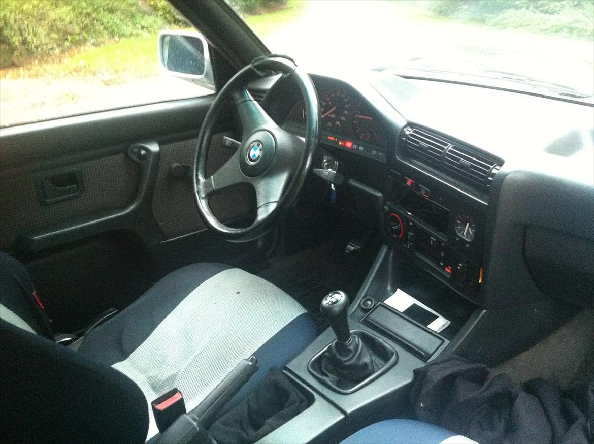 BMW E30 320i SOLGT billede 11