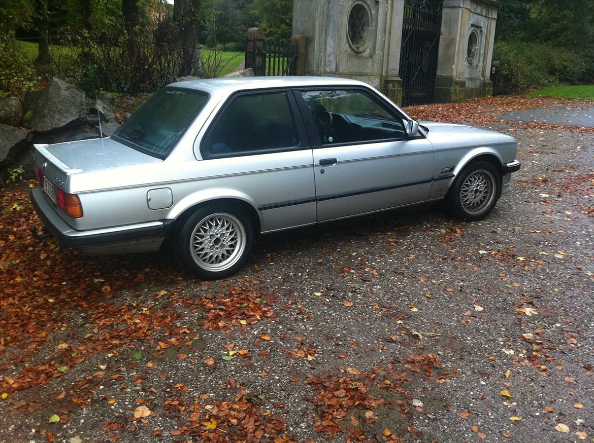 BMW E30 320i SOLGT billede 5