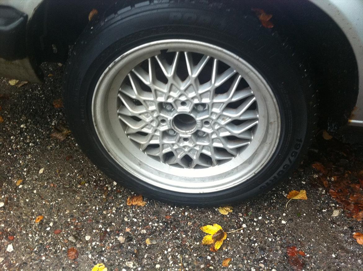 BMW E30 320i SOLGT billede 10