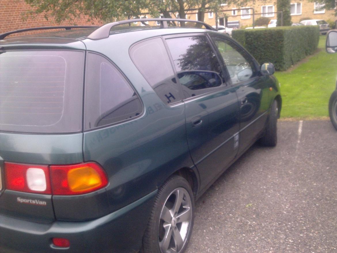Toyota sportsvan 2,2td - Sidespejl i denne side er glasset revnet, men fungere fint. billede 2