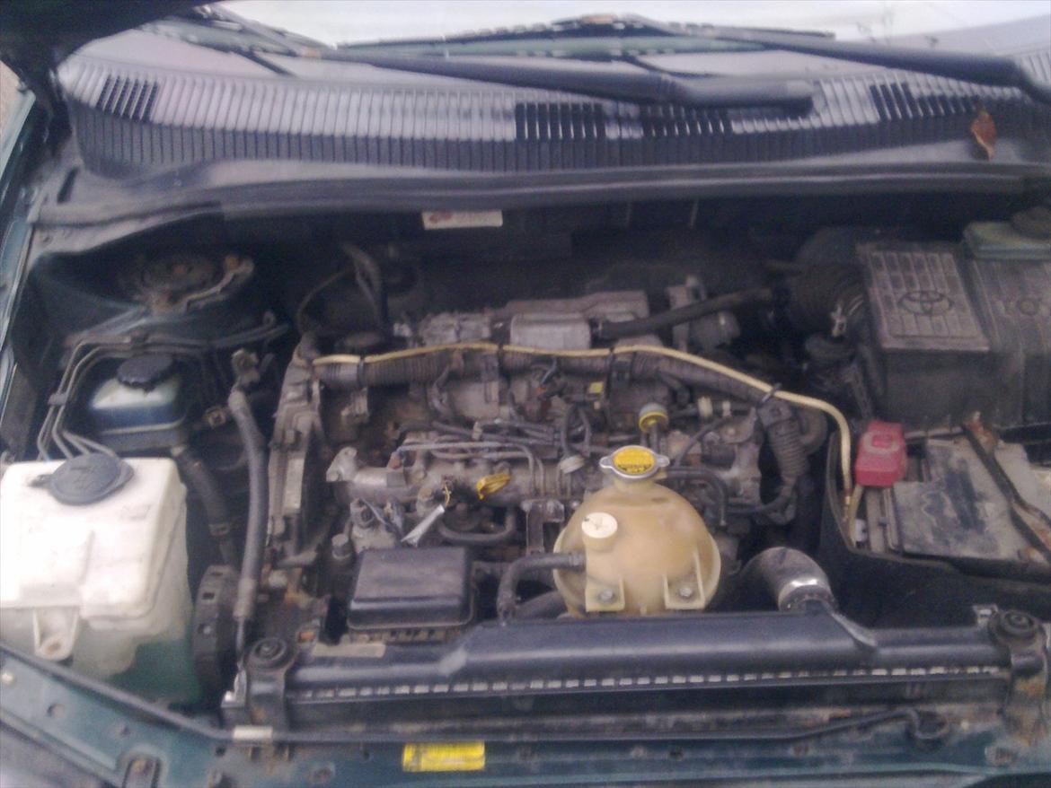 Toyota sportsvan 2,2td - Motoren har gået d. 11-03-2012 410.000 km, bruger ingen vand eller olie. billede 6