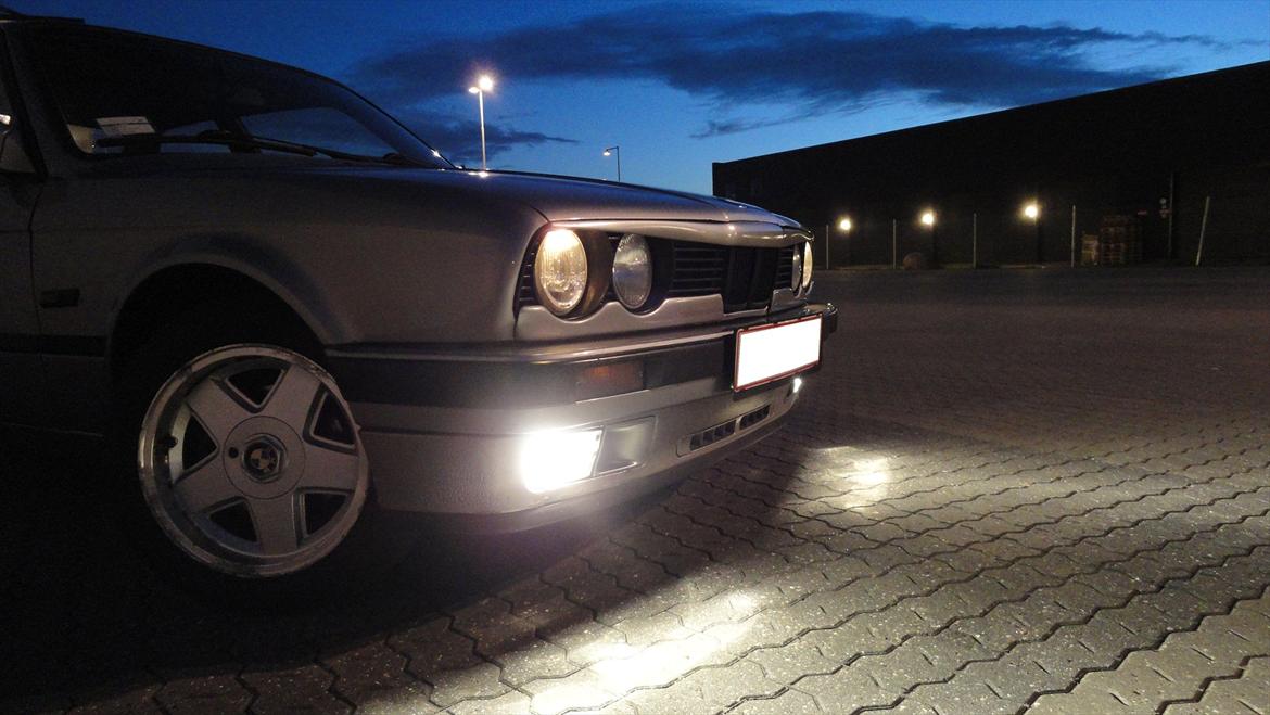 BMW E30 320i billede 1