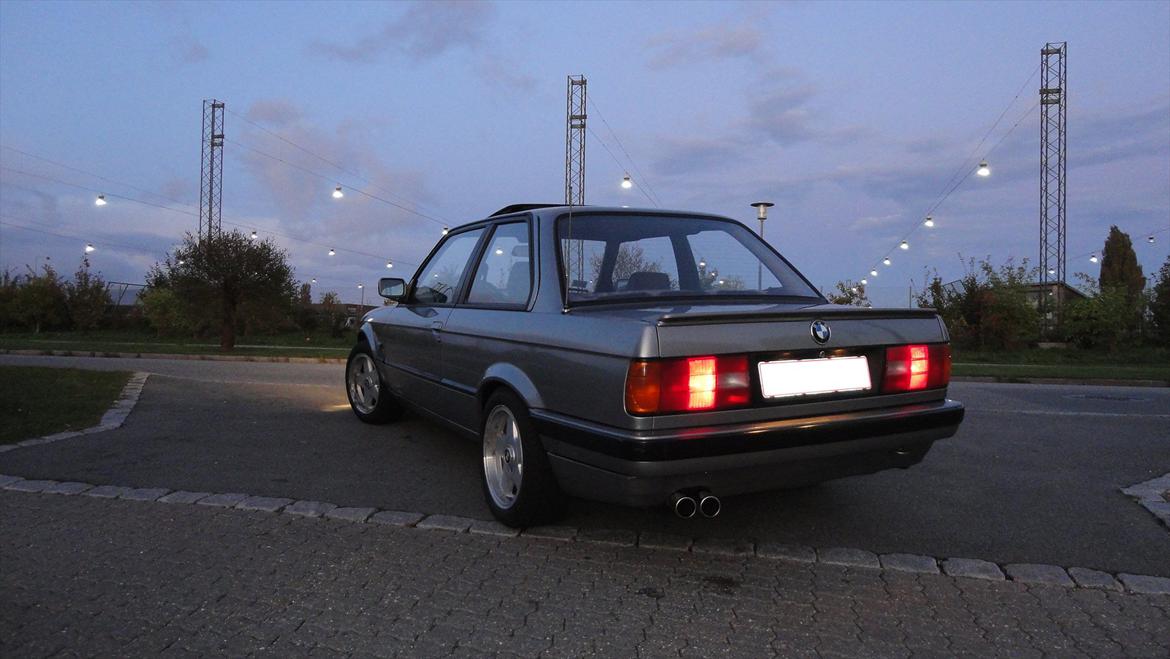 BMW E30 320i billede 8
