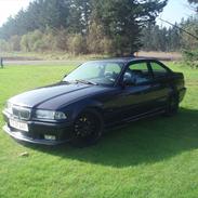 BMW 325i COUPE