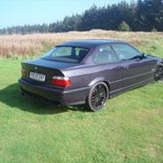 BMW 325i COUPE