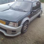 Peugeot 205 SOLGT!