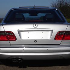 Mercedes Benz E55 AMG V8 W210