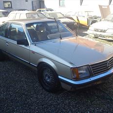 Opel Monza A1 3,0E Aut.