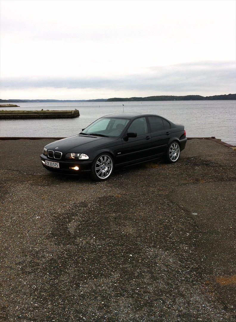 BMW 318i billede 1