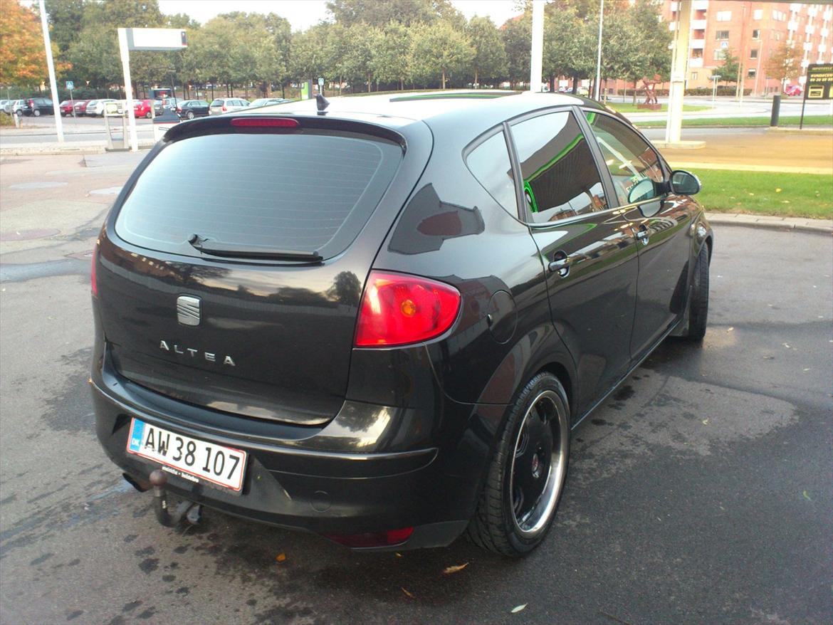 Seat altea, stylance - taget efter den er kommet ud af vaskehallen:o)) hmm kunne godt trænge til andre baglygter...glæder mig til spoileren kommer på over bagruden billede 3