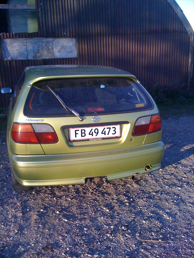 Nissan Almera 1.6 SR Solgt :'( <3  - Det er da en god lille røv :P billede 3