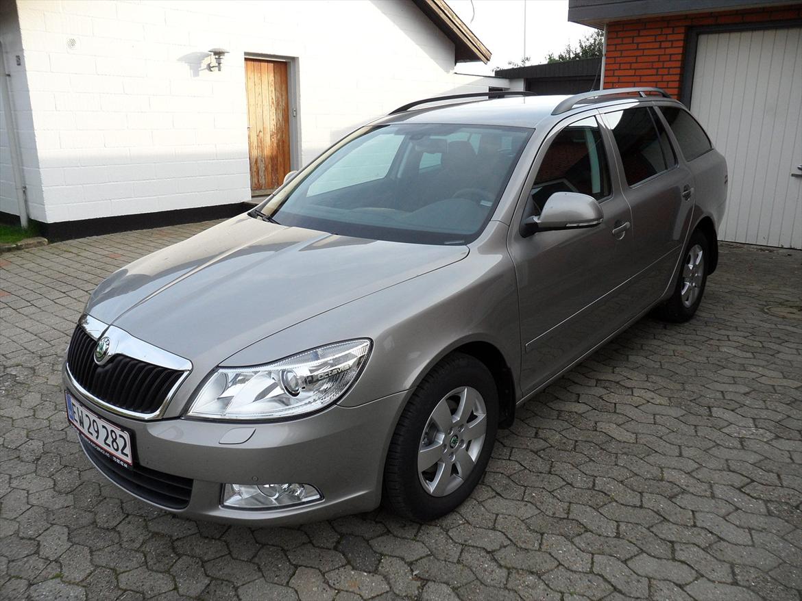 Skoda Octavia 1,6 TDI CR DPF Combi Elegance billede 1