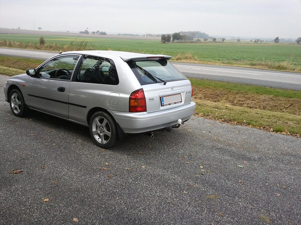 Mazda 323 MkVIII 1,5 Sport billede 3