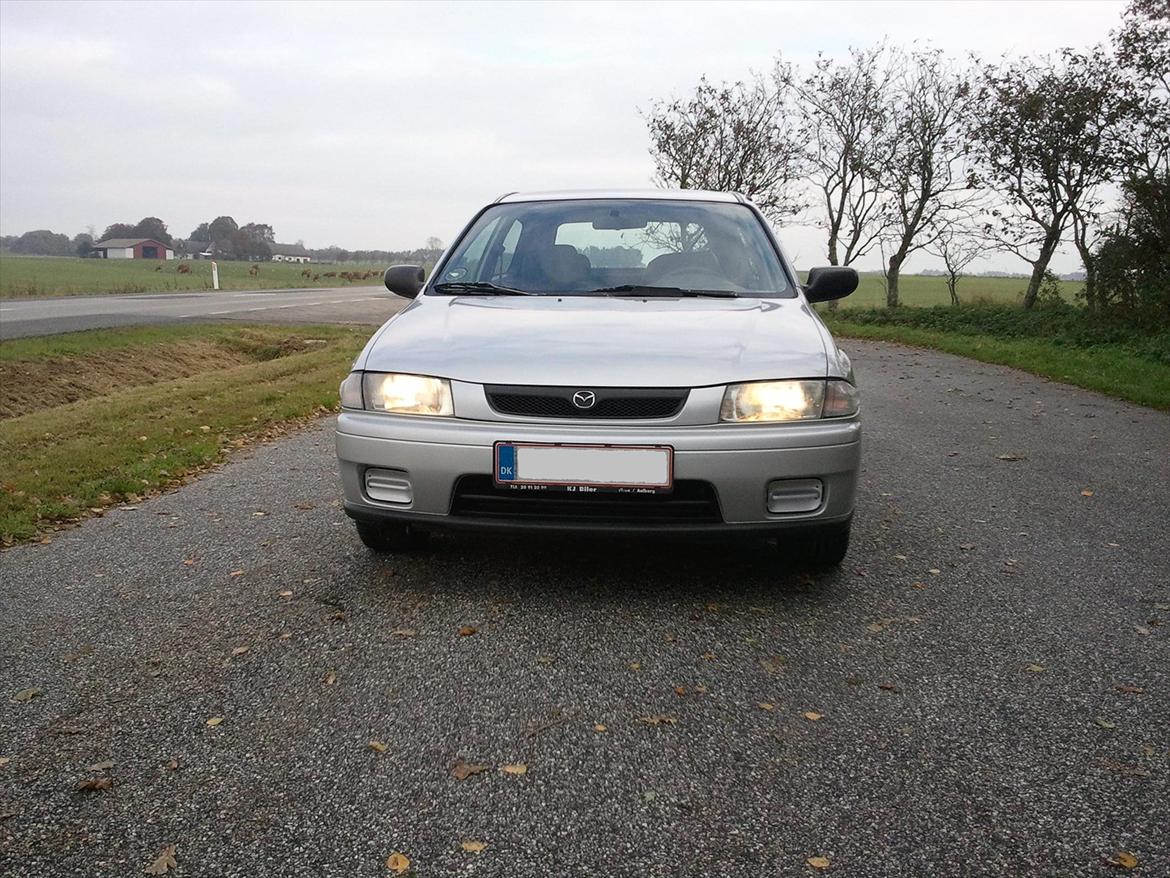 Mazda 323 MkVIII 1,5 Sport billede 4