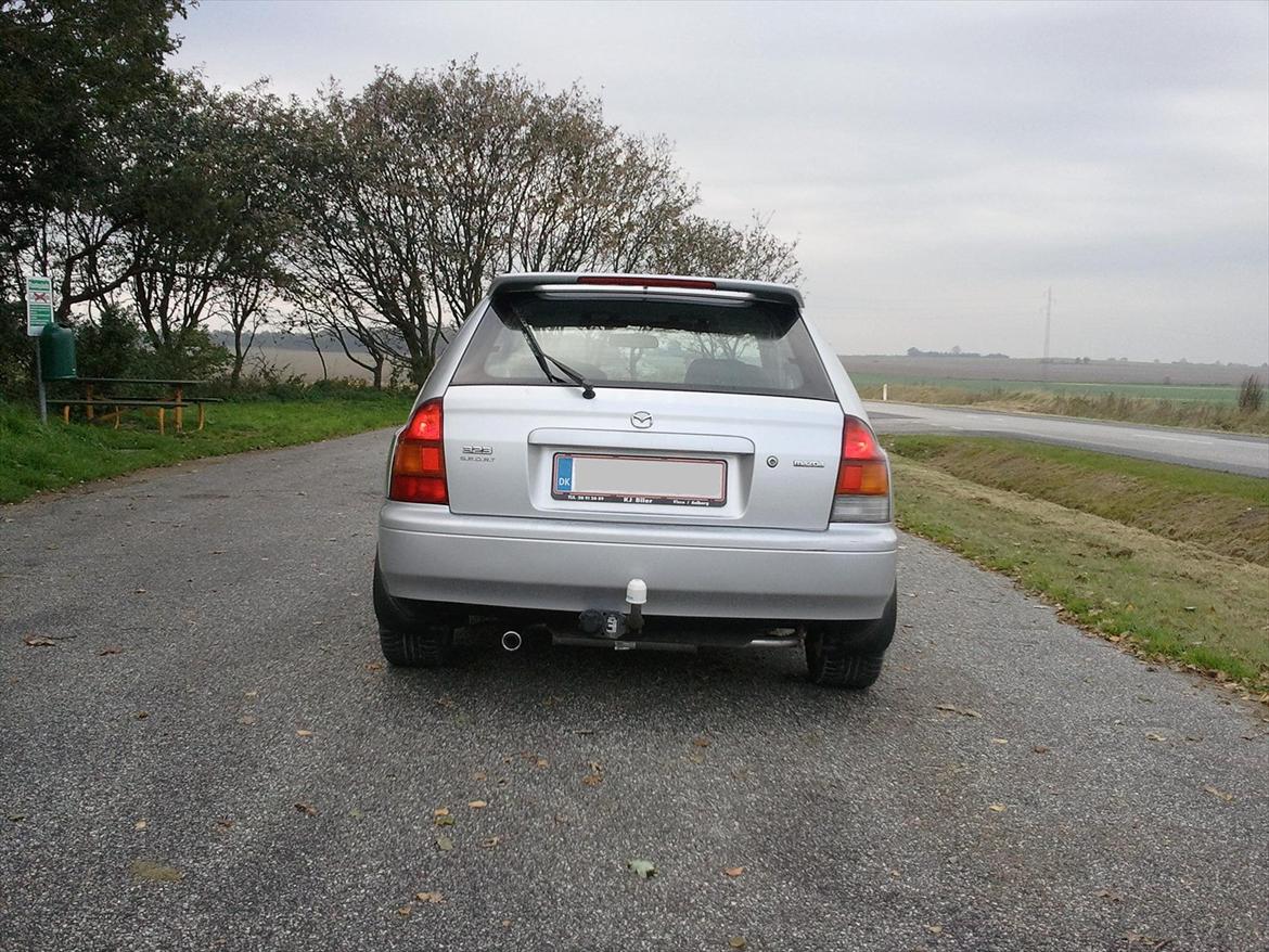 Mazda 323 MkVIII 1,5 Sport billede 5