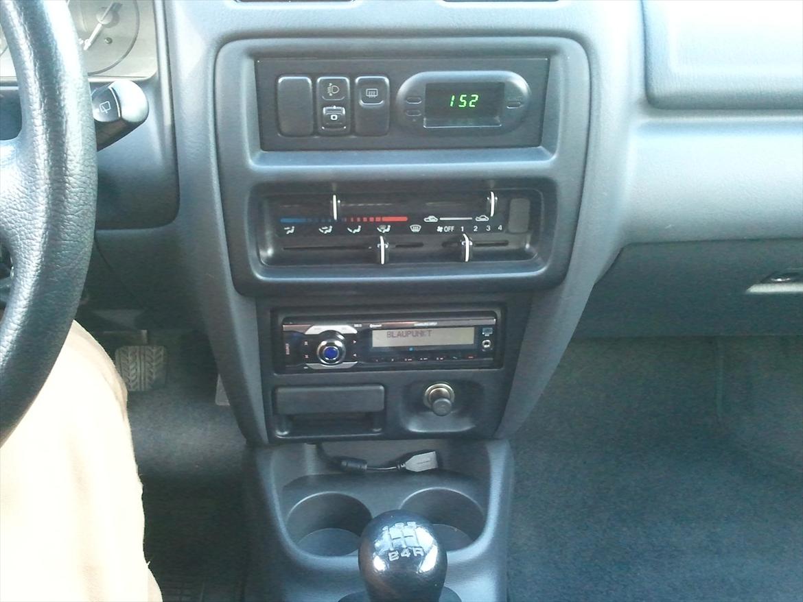 Mazda 323 MkVIII 1,5 Sport billede 10