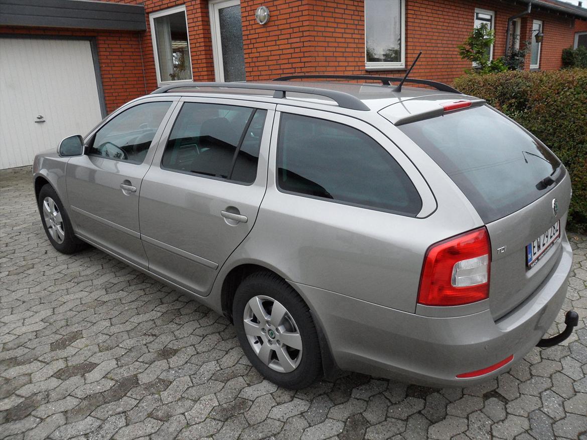Skoda Octavia 1,6 TDI CR DPF Combi Elegance - Så lige et kig fra den side... billede 14