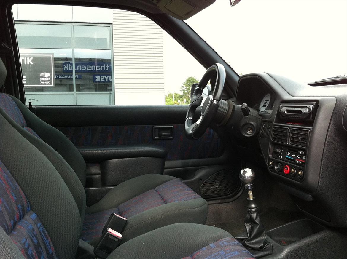 Peugeot 106 1,8 GTI - Standard kabine dog med Momo rat og gearknop. billede 12