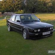 BMW E30 320i