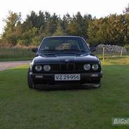 BMW E30 320i