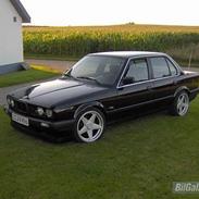 BMW E30 320i