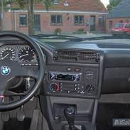 BMW E30 320i