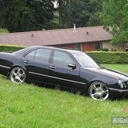 Mercedes Benz E 300 TDI