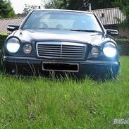 Mercedes Benz E 300 TDI