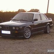 BMW E30 320